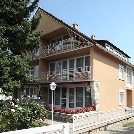 Siesta Apartmanhaz Balatonfuered מראה חיצוני תמונה