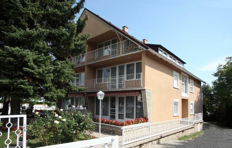 Siesta Apartmanhaz Balatonfuered מראה חיצוני תמונה