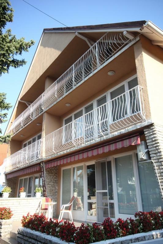 Siesta Apartmanhaz Balatonfuered מראה חיצוני תמונה